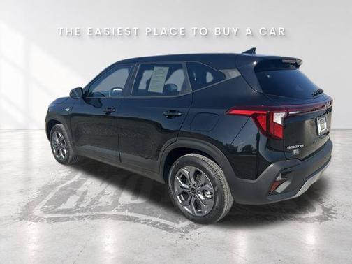 Black 2026 Kia Seltos LX AWD