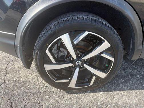 Magnetic Black Pearl 2022 Nissan Rogue Sport SL