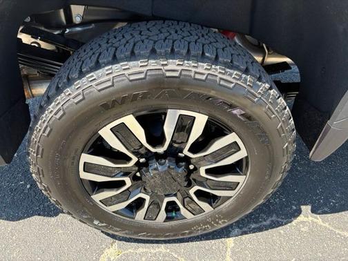 Glacier White Tricoat 2026 GMC Sierra 2500 Denali Ultimate