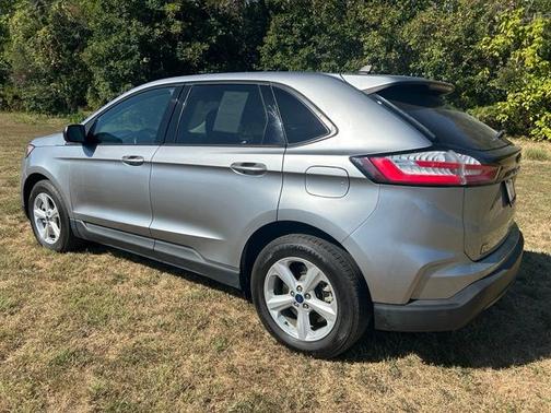 Silver Metallic 2021 Ford Edge SE