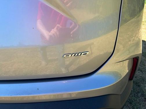 Silver Metallic 2021 Ford Edge SE