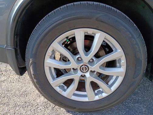 Gun Metallic 2017 Nissan Rogue SV