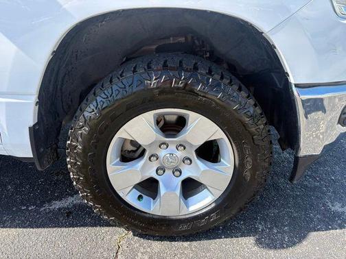 Bright White Clearcoat 2022 RAM 1500 Big Horn/Lone Star