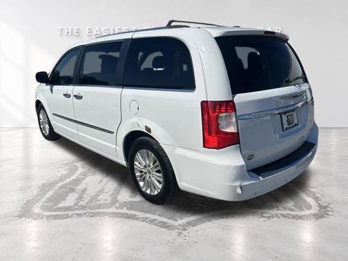 Bright White Clearcoat 2014 Chrysler Town & Country Limited