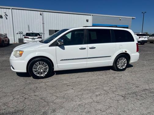 Bright White Clearcoat 2014 Chrysler Town & Country Limited
