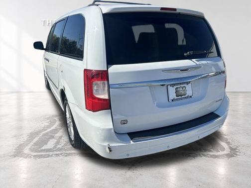 Bright White Clearcoat 2014 Chrysler Town & Country Limited