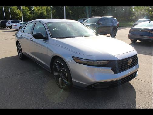 Solar Silver Metallic 2026 Honda Accord SE