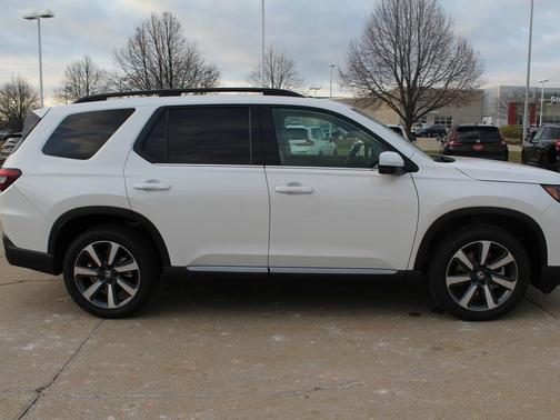2025 Honda Pilot Touring 8-Passenger