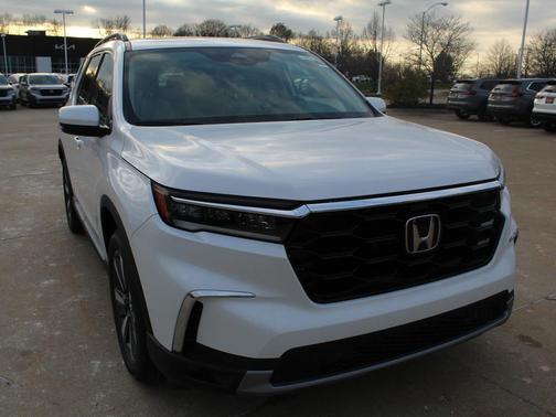 2025 Honda Pilot Touring 8-Passenger