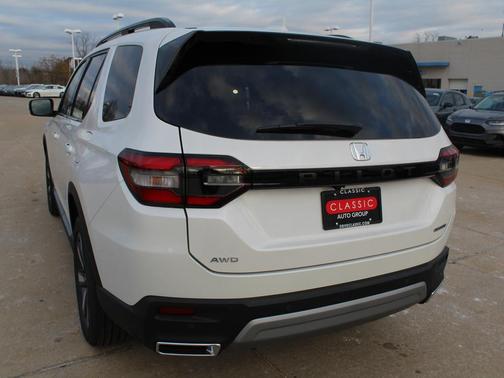 2025 Honda Pilot Touring 8-Passenger
