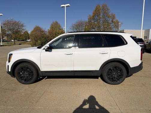 Glacial White Pearl 2022 Kia Telluride SX
