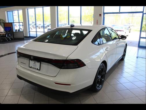 Platinum White Pearl 2025 Honda Accord SE
