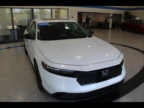Platinum White Pearl 2025 Honda Accord SE