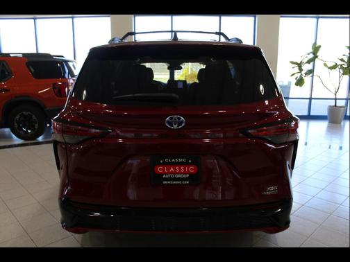 2021 Toyota Sienna XSE 7 Passenger