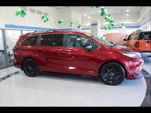 2021 Toyota Sienna XSE 7 Passenger