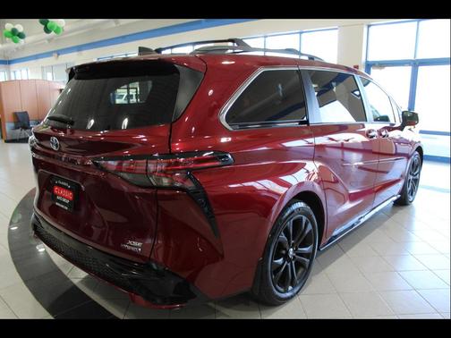 2021 Toyota Sienna XSE 7 Passenger