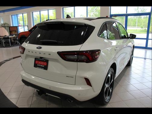 STAR WHITE METALLIC TRI-COAT 2023 Ford Escape ST-Line Select