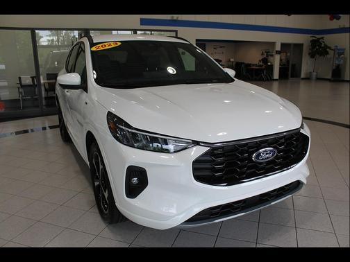 STAR WHITE METALLIC TRI-COAT 2023 Ford Escape ST-Line Select