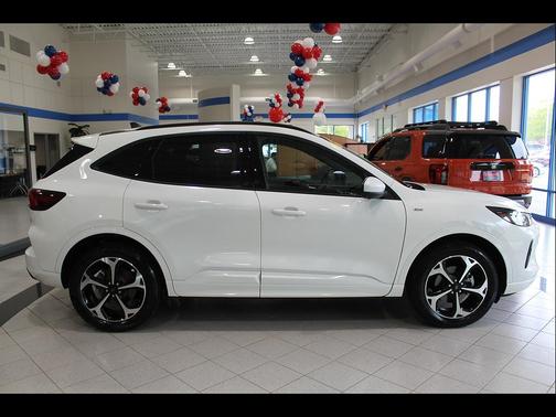 STAR WHITE METALLIC TRI-COAT 2023 Ford Escape ST-Line Select