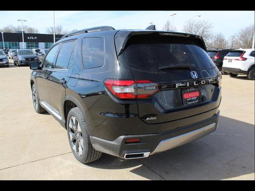 Crystal Black Pearl 2026 Honda Pilot Black Edition