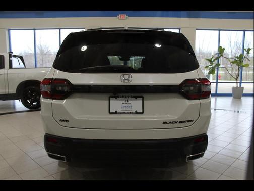 Platinum White Pearl 2025 Honda Pilot Black Edition