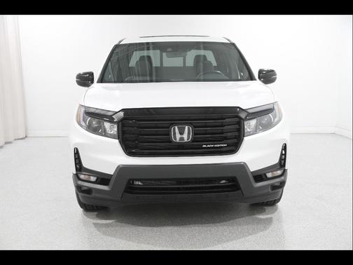 Platinum White Pearl 2023 Honda Ridgeline Black