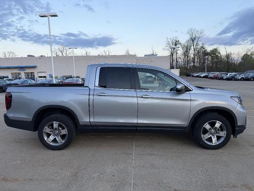 Solar Silver Metallic 2025 Honda Ridgeline RTL