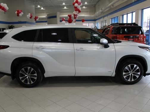 2023 Toyota Highlander Hybrid XLE
