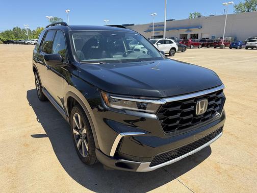 Crystal Black Pearl 2023 Honda Pilot Touring 8-Passenger