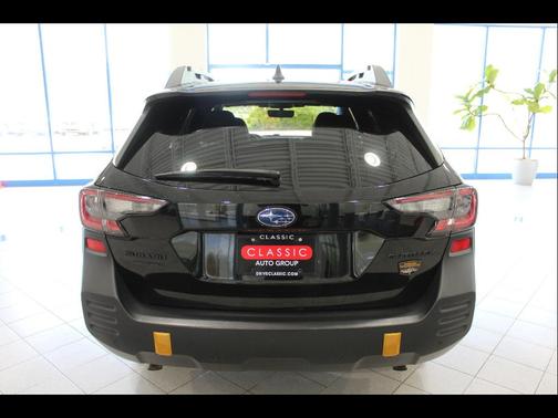 Crystal Black Silica 2023 Subaru Outback Wilderness