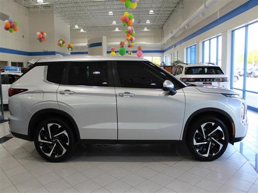 2022 Mitsubishi Outlander SE