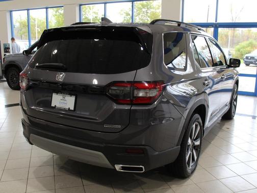 2024 Honda Pilot Touring 8-Passenger