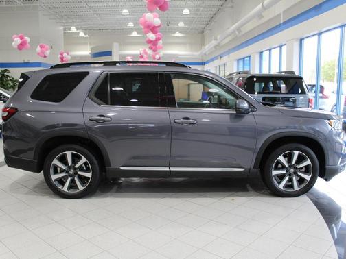 2024 Honda Pilot Touring 8-Passenger