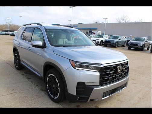 Solar Silver Metallic 2026 Honda Pilot Touring 8-Passenger