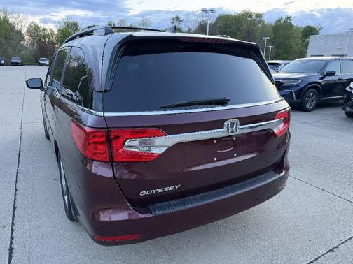 Deep Scarlet Pearl 2020 Honda Odyssey EX-L