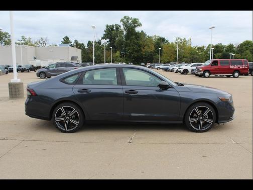 Meteorite Gray Metallic 2026 Honda Accord SE
