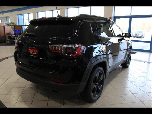 Diamond Black Crystal Pearlcoat 2020 Jeep Compass Latitude