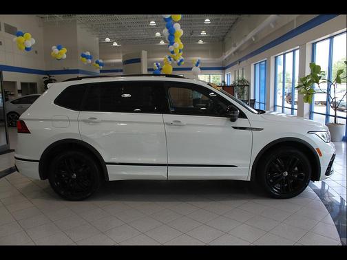 Pure White 2022 Volkswagen Tiguan 2.0T SE R-Line Black 4MOTION