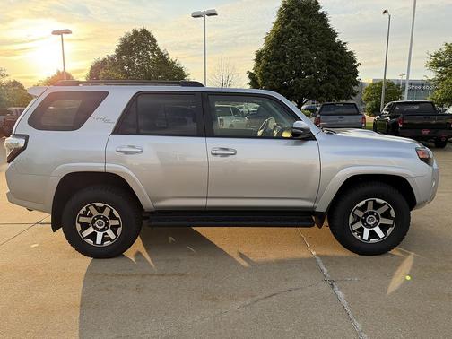Classic Silver Metallic 2024 Toyota 4Runner TRD Off Road Premium