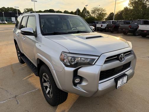 Classic Silver Metallic 2024 Toyota 4Runner TRD Off Road Premium