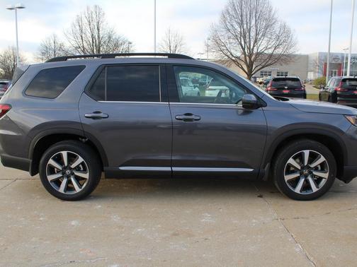 2025 Honda Pilot Touring 8-Passenger