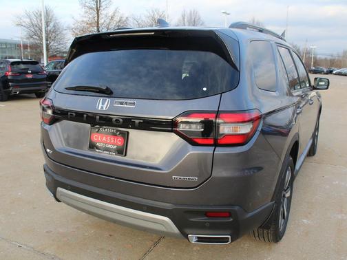 2025 Honda Pilot Touring 8-Passenger