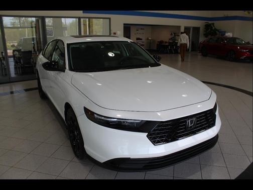 Platinum White Pearl 2025 Honda Accord SE