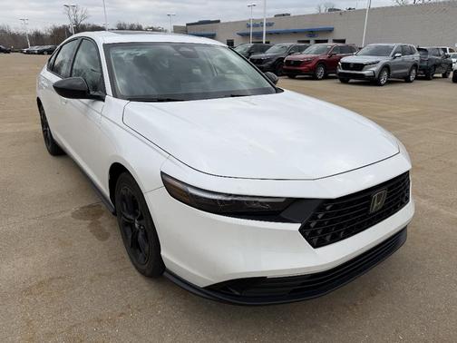 Platinum White Pearl 2025 Honda Accord SE