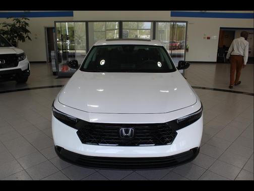 Platinum White Pearl 2025 Honda Accord SE