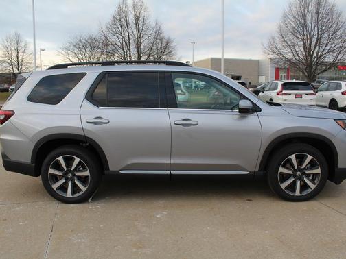 2025 Honda Pilot Touring 8-Passenger