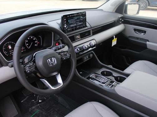 2025 Honda Pilot Touring 8-Passenger