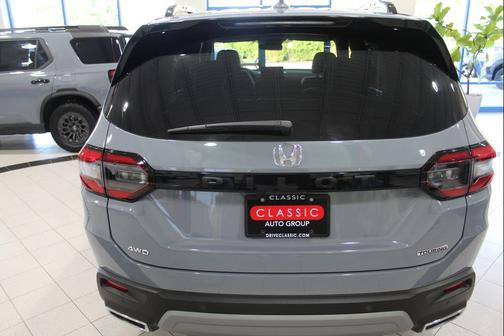 2025 Honda Pilot Touring 8-Passenger