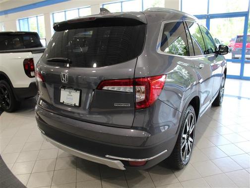 2022 Honda Pilot Touring 8-Passenger
