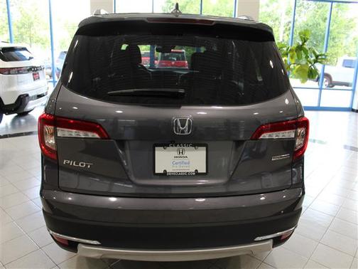 2022 Honda Pilot Touring 8-Passenger